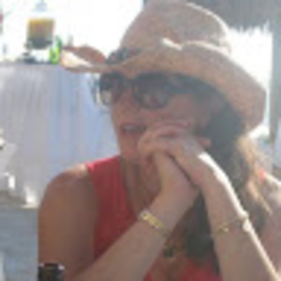 Meet your Posher, Heather - Picture 1 of 1